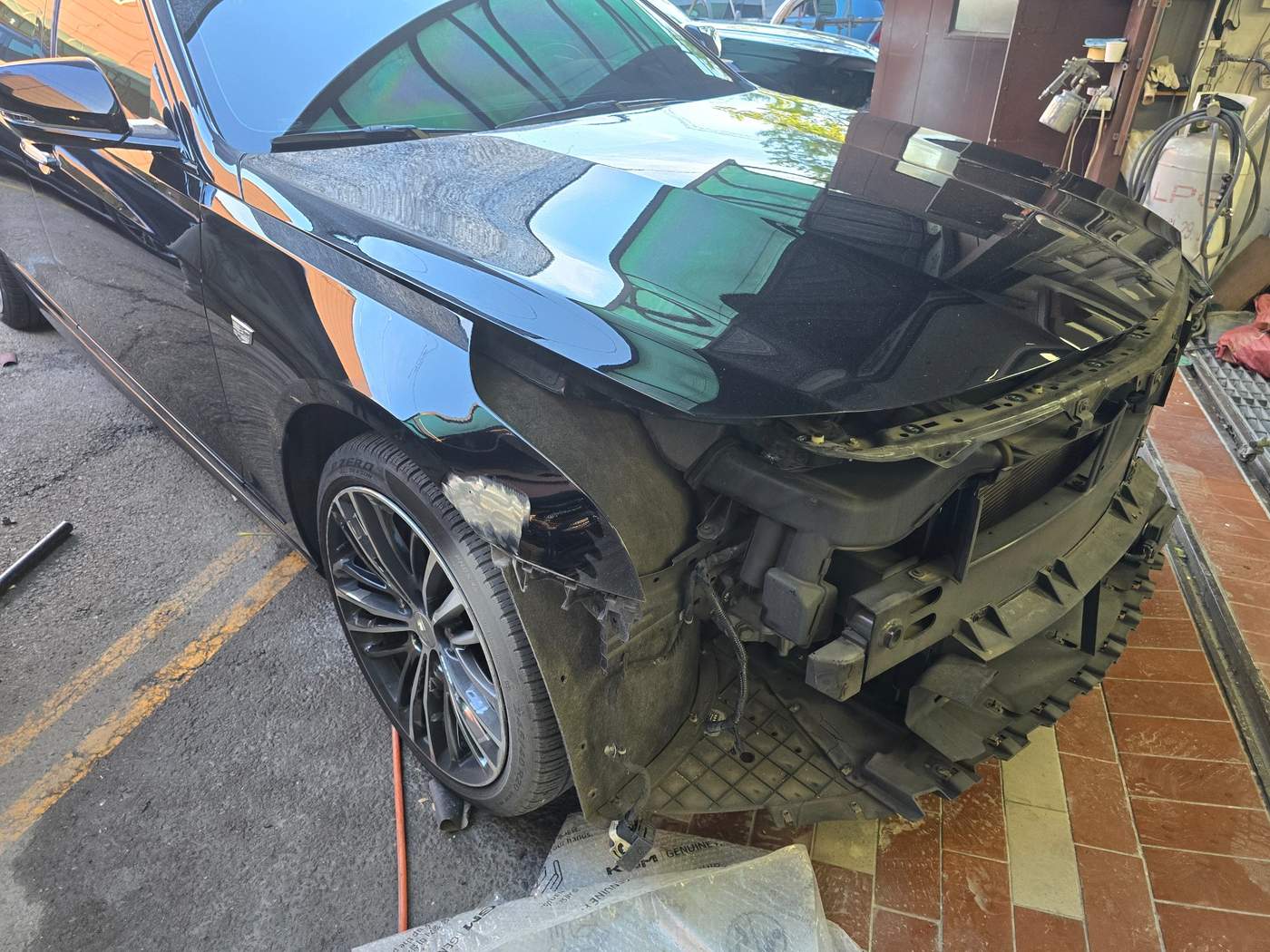 캐딜락 CT6 앞범퍼 앞휀더 사고수리 판금도색