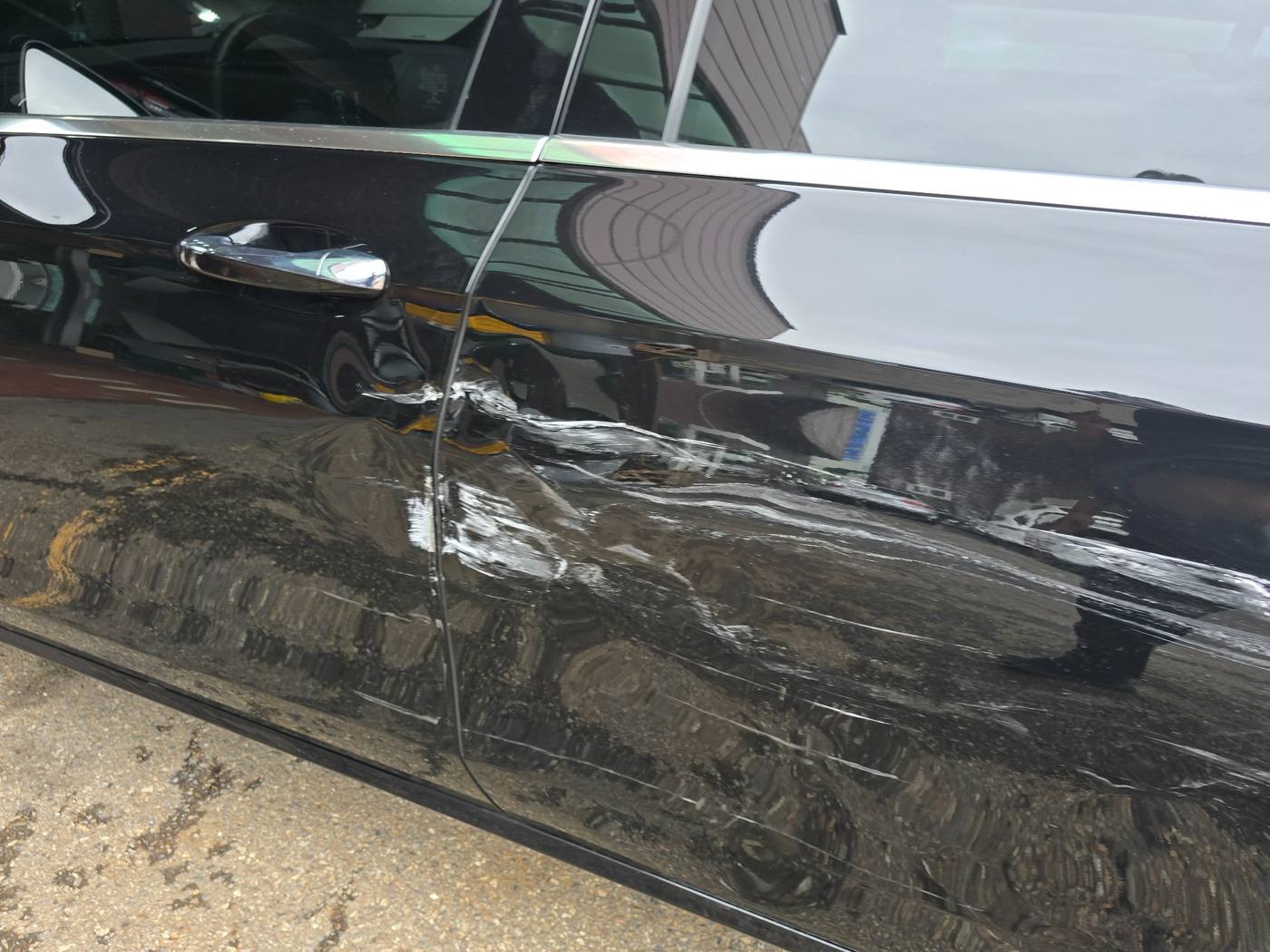 벤츠 E350 운전석 앞도어 뒤도어 뒤휀더 사고 손상