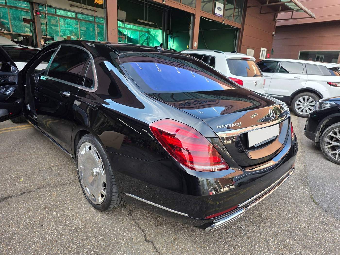 벤츠 S560 마이바흐 뒤범퍼 사고수리